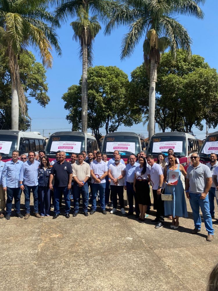 CERIMÔNIA DE ENTREGA DOS MICRO-ÔNIBUS DO PROGRAMA TRANSPORTA SUS